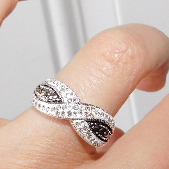 Designer Signed VI Silver Tone Marcasite Ring~6.5 - Picture 2 of 8